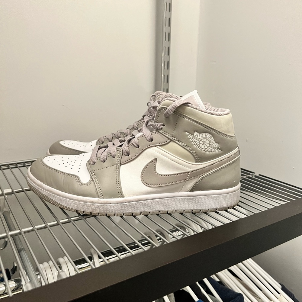 Nike Air Jordan 1 Mid- College Grey